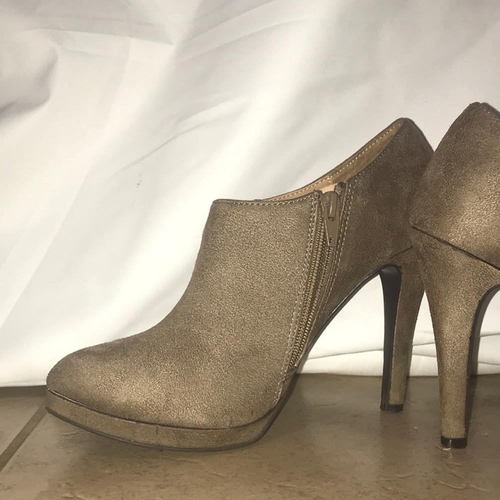 Light brown/tan 4.5 inch heel ankle boots size 7.5